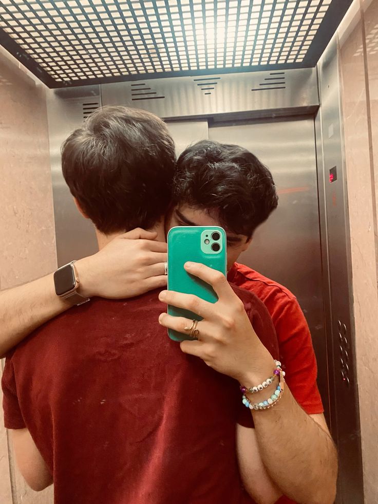 Want to meet gay men? Find out how...